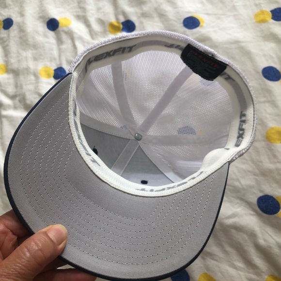 🎉🎉NWT Flexfit Cap - Picture 7 of 9